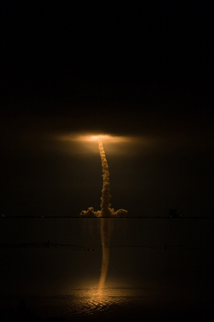 space-shuttle-night-launch